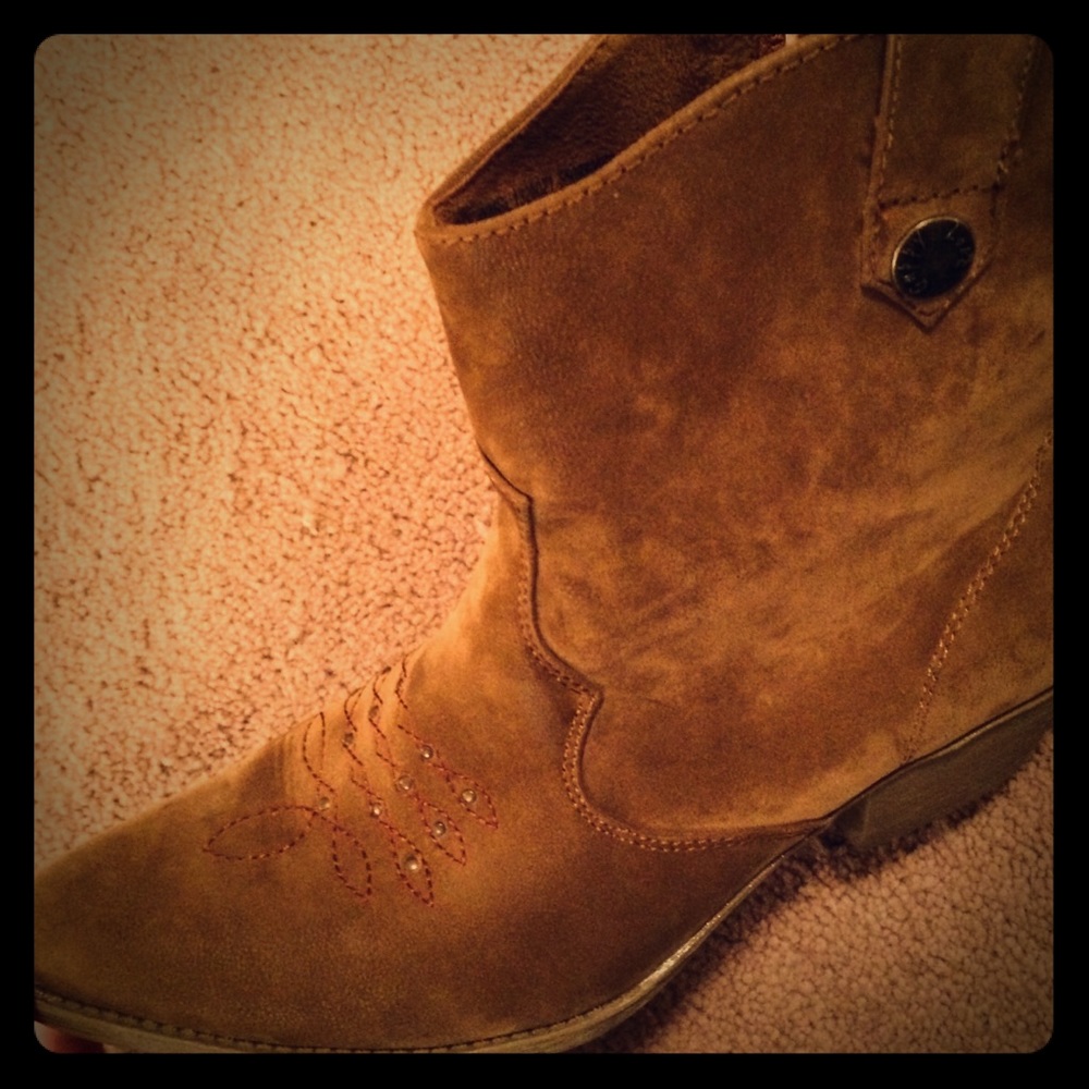 Cowgirl👢Boots Brown Suede by Guppy Love